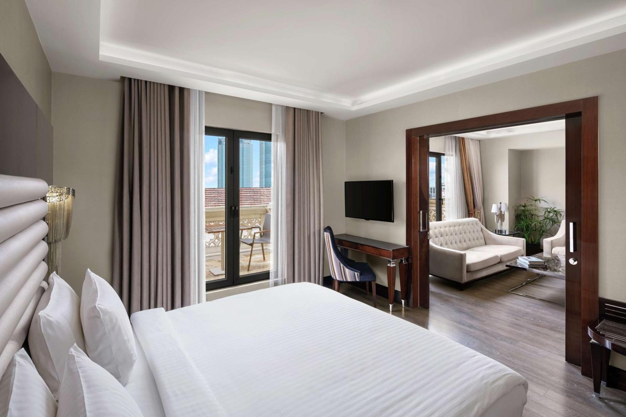 Отель Doubletree By Hilton Istanbul Esentepe Экстерьер фото